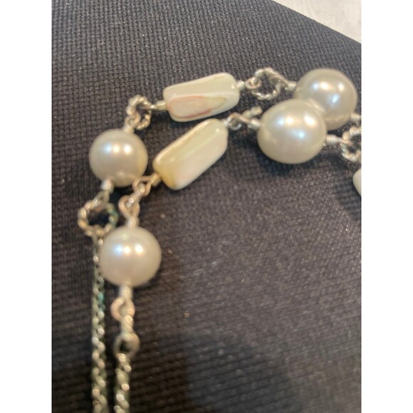 Avon Mother of Pearl Flower Abalone Shell Bead Necklace 16" - Picture 4 of 8